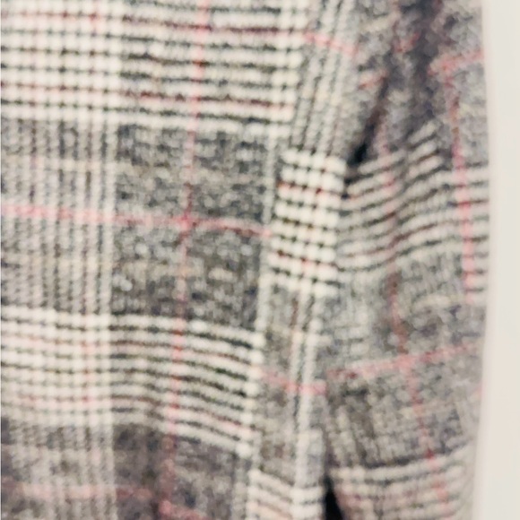 Unisex Houndstooth Pattern Black and White. - Picture 4 of 13